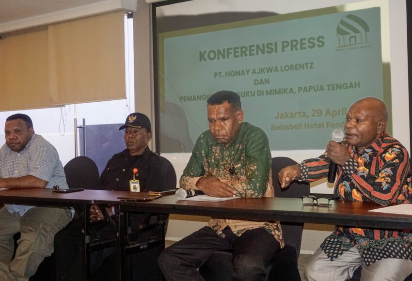 Perwakilan suku di Mimika menyampaikan pernyataan di Jakarta.