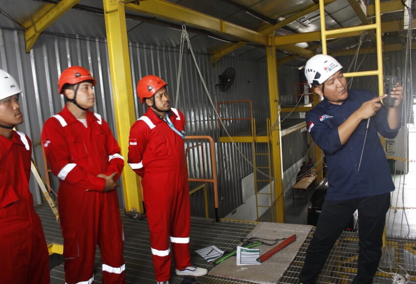 suasana pelatihan gas tester di davai karya pratama