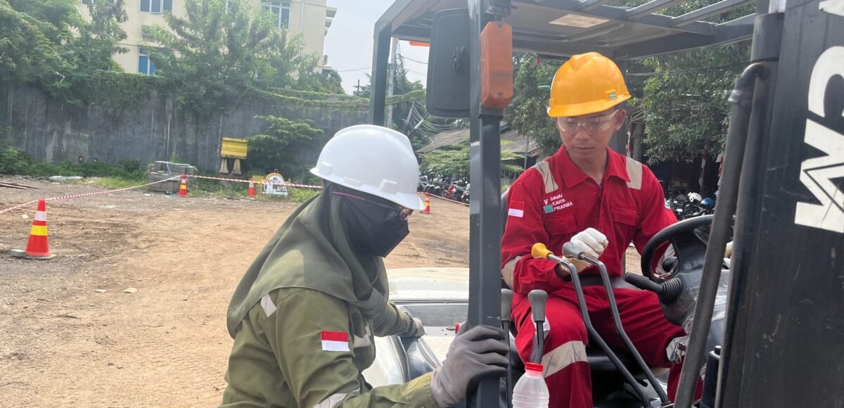 foto artikel di davai.co.id tentang suasana pelatihan operataor forklift bersama davai karya pratama